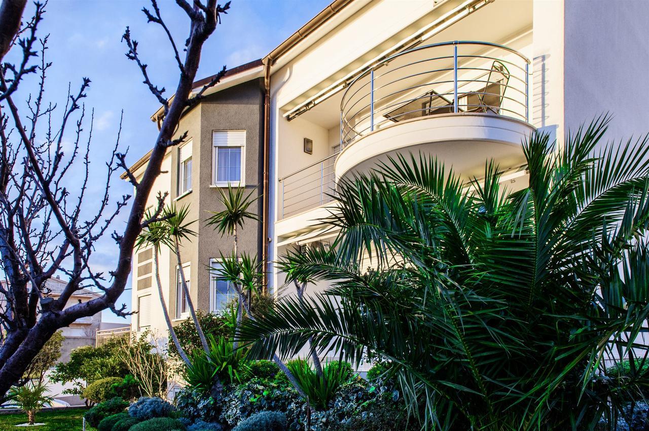 Apartment And Rooms Ana Podstrana Exterior foto
